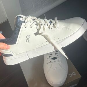 On Running White Low-Top Sneakers The Roger Advantage
